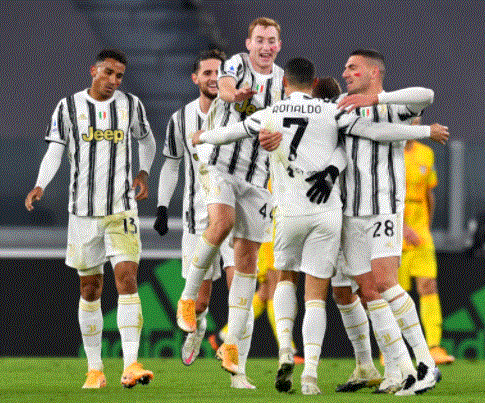 Les joueurs de la Juventus Turin fêtant un but avec Cristiano Ronaldo !